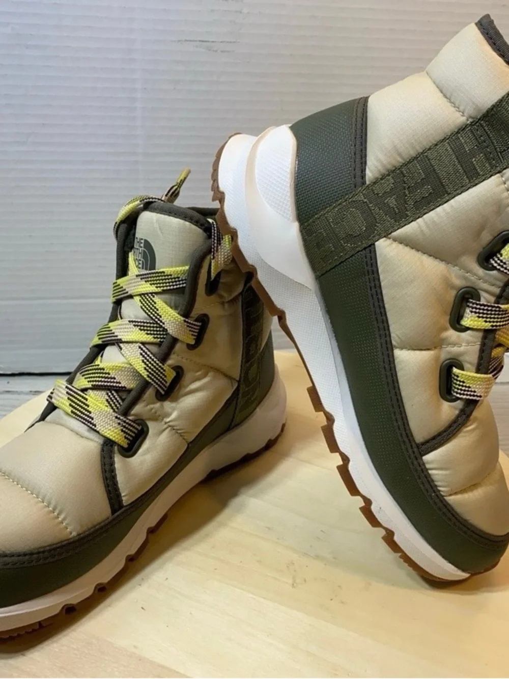 Women’s The North Face ThermoBall Eco Faux Fur Waterproof Winter Boots Size 10